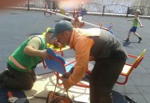 Некоторые качели из Детского парка отправили на гарантийный ремонт