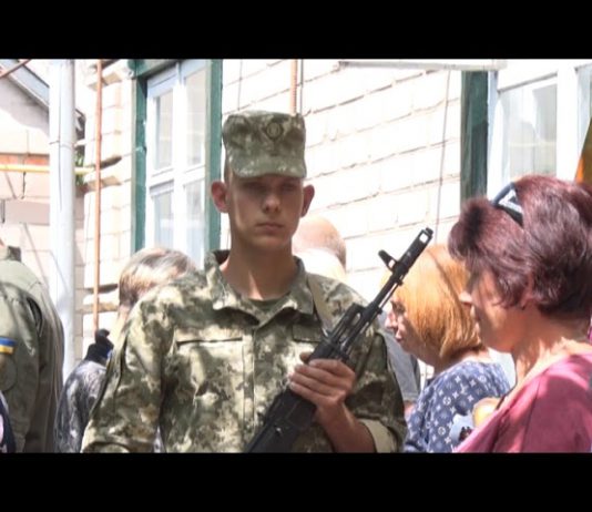 В Песчанке похоронили Дмитрия Петрушенко — павлоградца, погибшего на Донбассе (ВИДЕО)