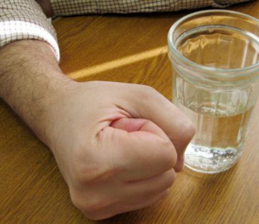 В селе мужчина задушил приятеля во время пьянки