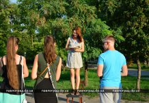 Павлоградская молодежь читала стихи на улицах города (ФОТО)