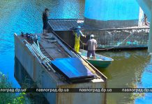 В Павлограде «доделывают» пешеходный мост (ФОТО)