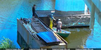 В Павлограде «доделывают» пешеходный мост (ФОТО)