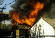 В центре Терновки горели заброшенные сараи