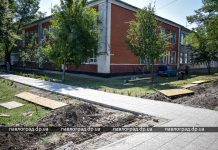 Вокруг павлоградской школы возводят забор за 600 тыс. грн (ФОТО)