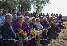 В честь 75-летия освобождения города павлоградцы принесли цветы на братское кладбище (ФОТО и ВИДЕО)