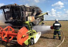 Вблизи Терновки загорелся комбайн