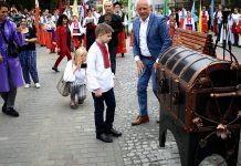 Сундук и историческая капсула — как открывали переулок Голубицкого (ВИДЕО)