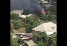 В Павлограде пожар во дворе чуть не распространился на дома (ВИДЕО)