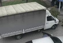 В Павлограде вскрыли автомобиль средь бела дня (ВИДЕО)