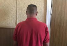 В центре Павлограда парень получил удар ножом в грудь