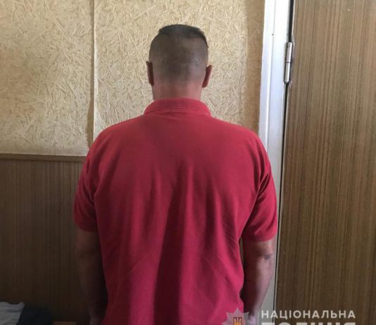 В центре Павлограда парень получил удар ножом в грудь