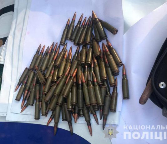 У вора барсетки нашли сотню патронов к «калашу»