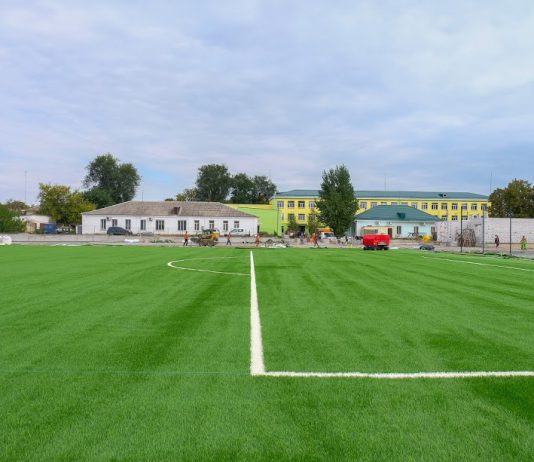 В Юрьевке делают современный стадион (ФОТО)