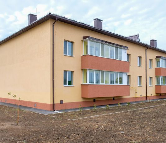 12 педагогов и медиков Вербоватовки получили ключи от новых квартир (ФОТО)