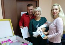 Жительницам Павлоградского района начали выдавать бэби-боксы