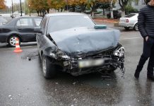 На перекрестке столкнулись два автомобиля, есть пострадавшие