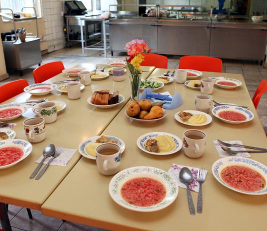 В Терновке предприниматель поставлял в детские сады и школы мясо по завышенным ценам