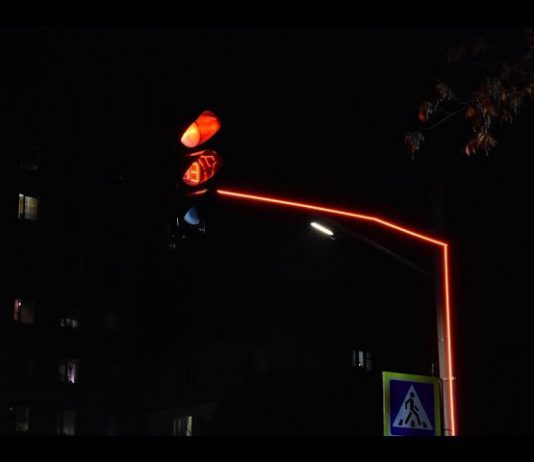 В Павлограде появился светофор со светодиодной подсветкой (ВИДЕО)