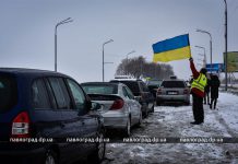 На выезде из Павлограда протестуют владельцы авто на еврономерах (ФОТО и ВИДЕО)