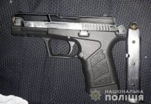 В Павлограде задержали мужчину, который угрожал прохожим пистолетом