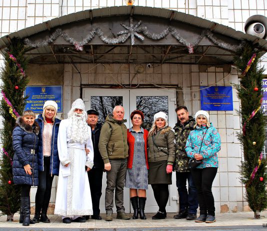 Святой Николай из Павлограда отправился дарить подарки детям в «серую зону»