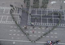 Романтическая присяга: 5 нацгвардейцев сделали предложение своим девушкам (ФОТО)