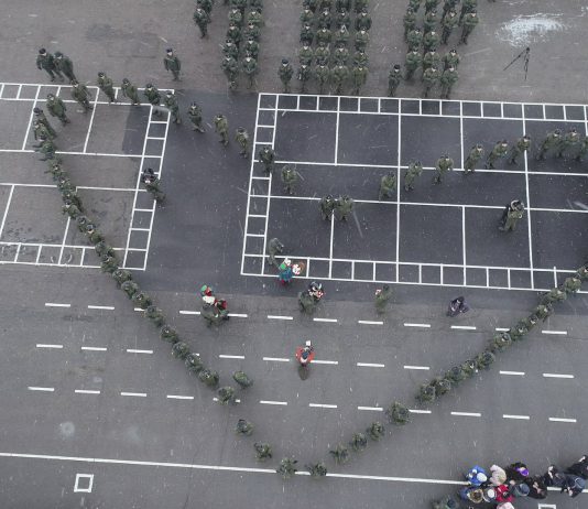 Романтическая присяга: 5 нацгвардейцев сделали предложение своим девушкам (ФОТО)