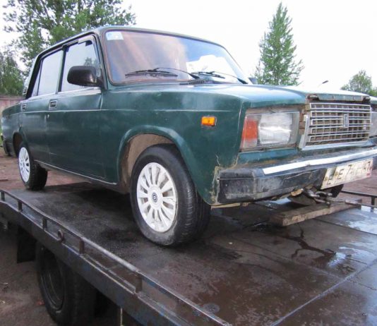 7 часов павлоградские полицейские уговаривали водителя отогнать автомобиль на штрафплощадку