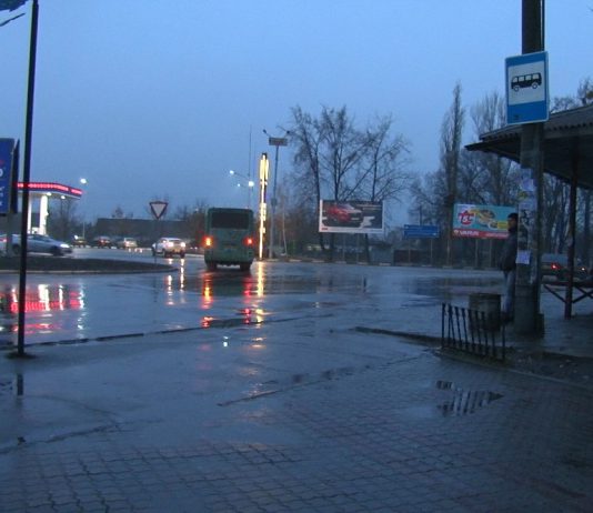 В Павлограде остановку оцепили из-за подозрительного пакета
