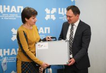 Терновке подарили мобильный кейс для предоставления админуслуг (ФОТО)