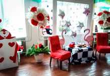 В Павлограде одна из школ превратилась в сказку про Алису в Стране чудес (ФОТО)