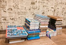 Школьник из Павлограда собрал больше сотни украинских книг для школы в Луганской области