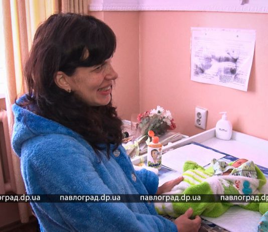 Продолжая традицию: в Павлограде поздравили маму, родившую на Рождество