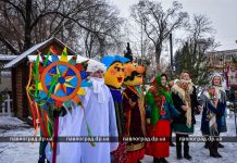 На Соборную площадь приехали колядники (ФОТО)