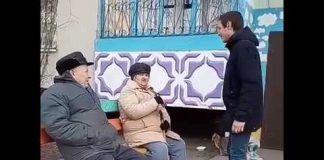 Неожиданная акция: студент раздал бабушкам шоколадки (ВИДЕО)