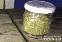 Попутчик с банкой конопли украл телефон