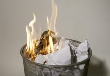 У терновчанки загорелось мусорное ведро