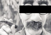 Першотравенец с нарисованными бородой и усами пытался ограбить магазин