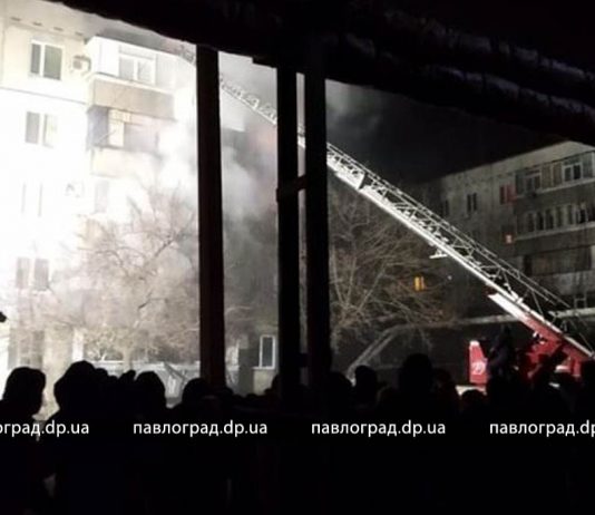 В Павлограде произошел масштабный пожар в многоэтажке (ФОТО и ВИДЕО, ОБНОВЛЕНО)