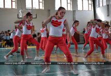 В Павлограде школьники соревновались в аэробике и чердлидинге (ФОТО и ВИДЕО)