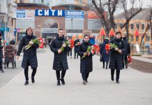 ФК «Atrium» создали праздничную атмосферу: подарили женщинам 300 тюльпанов (ФОТО и ВИДЕО)
