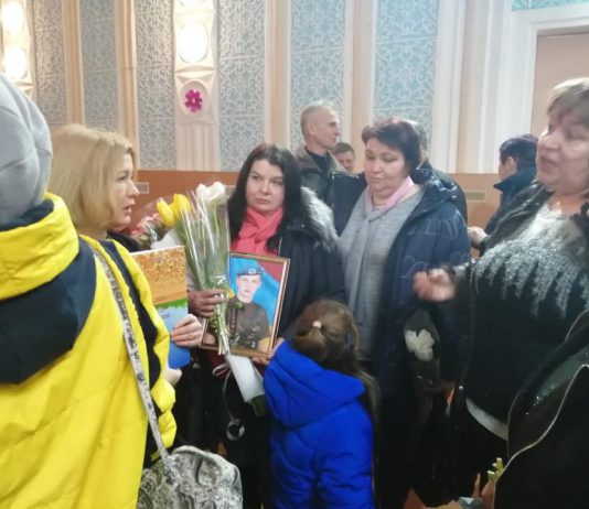 Матери пропавших без вести встретились с уполномоченным президента по урегулированию конфликта на Донбассе
