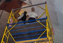 Старинный павлоградский собор чистят от копоти