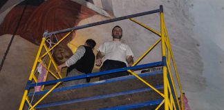 Старинный павлоградский собор чистят от копоти