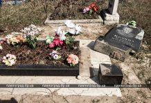 В Павлограде на кладбище повалено несколько десятков памятников (ФОТО)