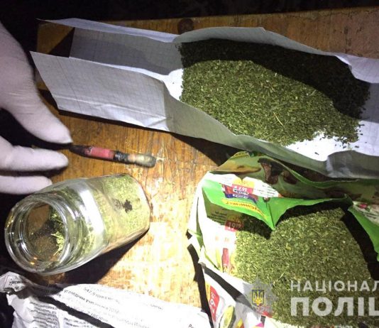 В Терновке наркоман организовал притон в своей квартире