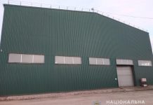 Два охранника вынесли с предприятия 25 т подсолнечника