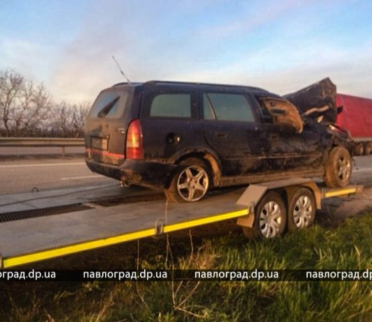 На месте ДТП под Павлоградом люди установили самодельную табличку — «ЯМА» (ФОТО)