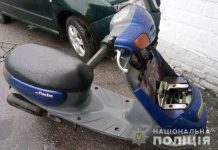 Павлоградец угнал из чужого двора мопед