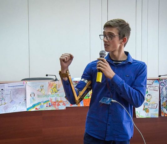 Для конкурса по охране труда 9-классник сделал робо-руку (ВИДЕО)